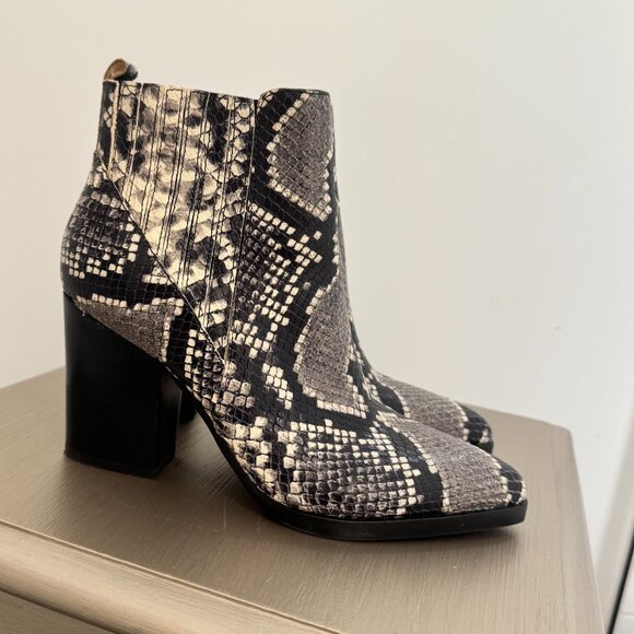 MARC FISHER Oshay Pointed Toe Bootie Size 6M - Picture 5 of 10